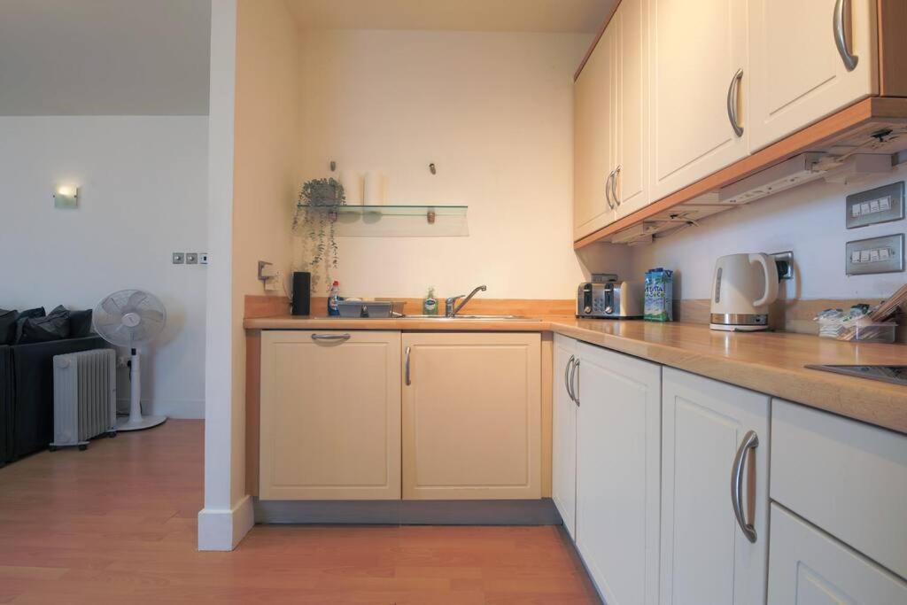 Apartment 2 Bed Spacious In Cc *